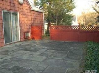 2 Wimbleton Ln, Great Neck, NY 11023