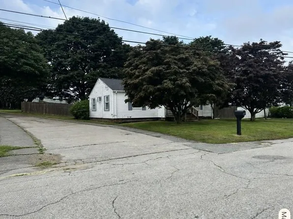 760 Strawberry Field Rd, Warwick, RI 02886