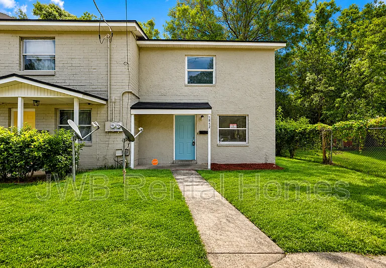 1842 Broadway Ave — Photo 1