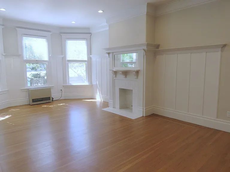 619 Clayton St — Photo 2