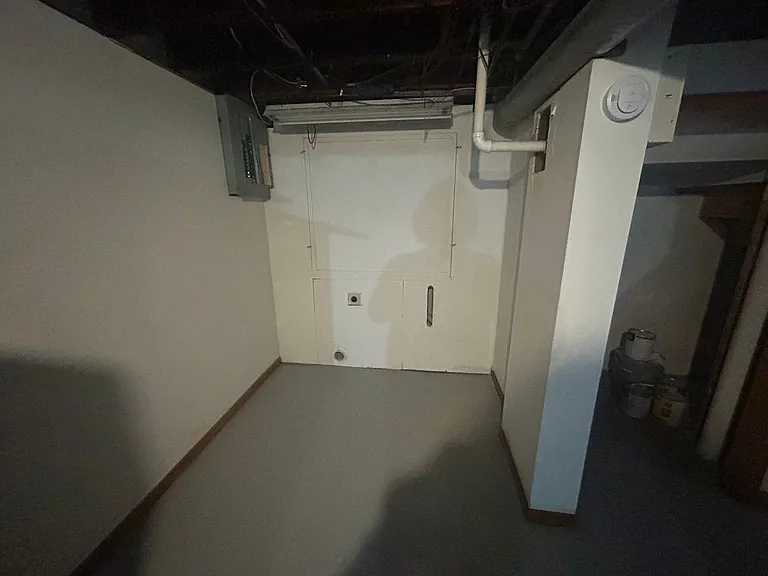 407 Frank St — Photo 33
