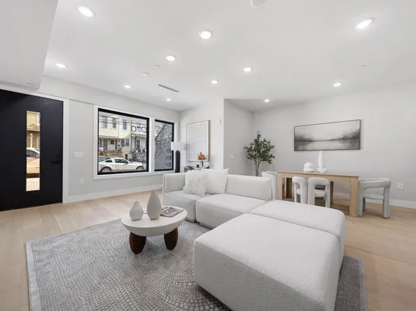 373 New York Avenue image 3 of 25