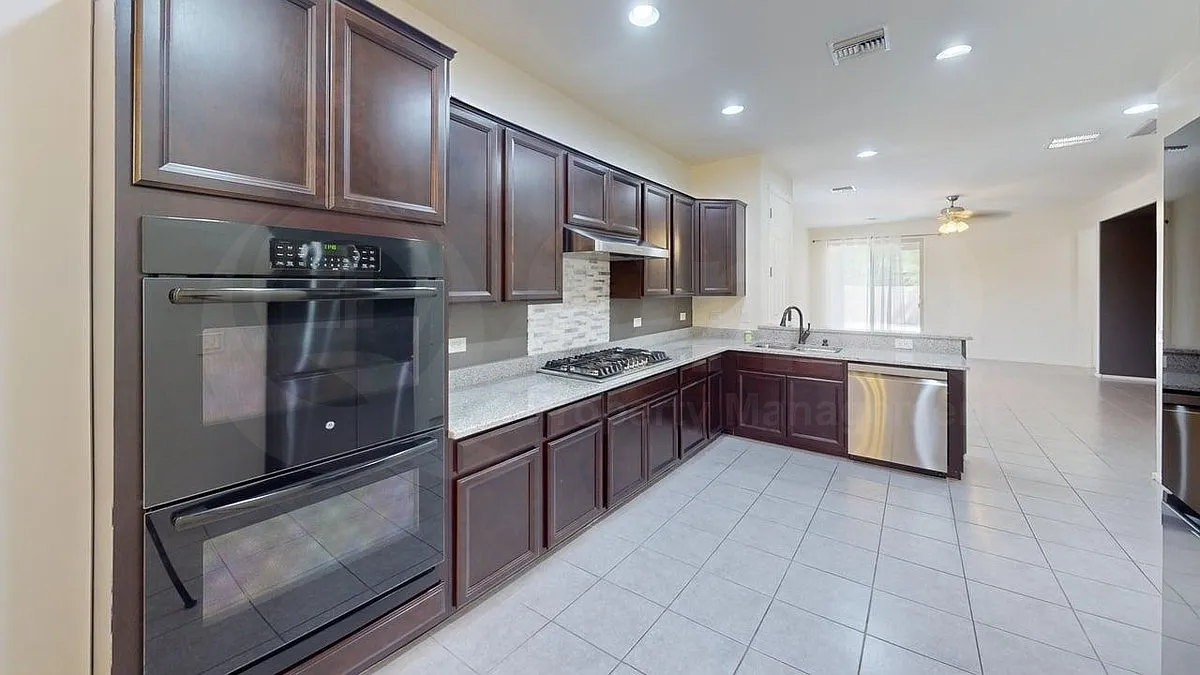 3 bed, 2.0 bath, 1444 sqft, $1,799 — Photo 4
