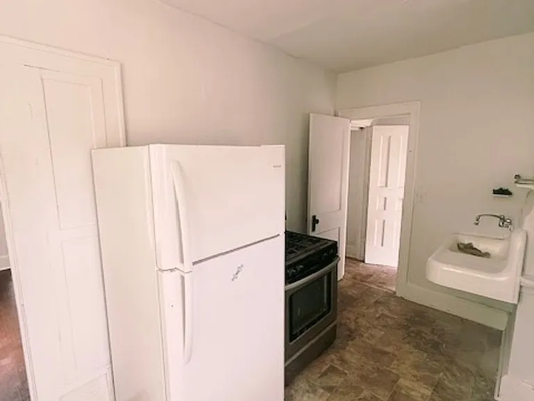 80 E Grand Ave — Photo 3