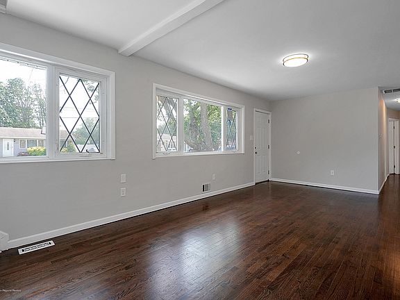 3rd image of 1106 Fairview Dr