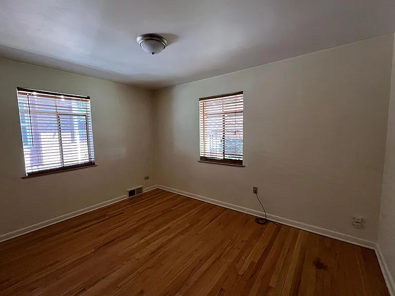 988 Detroit St — Photo 17