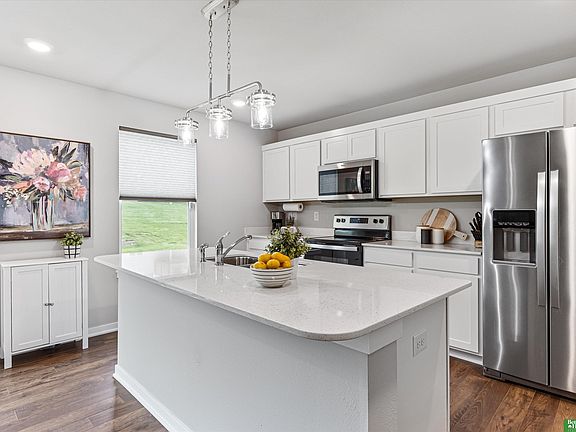 5th image of 4438 Leawood Dr