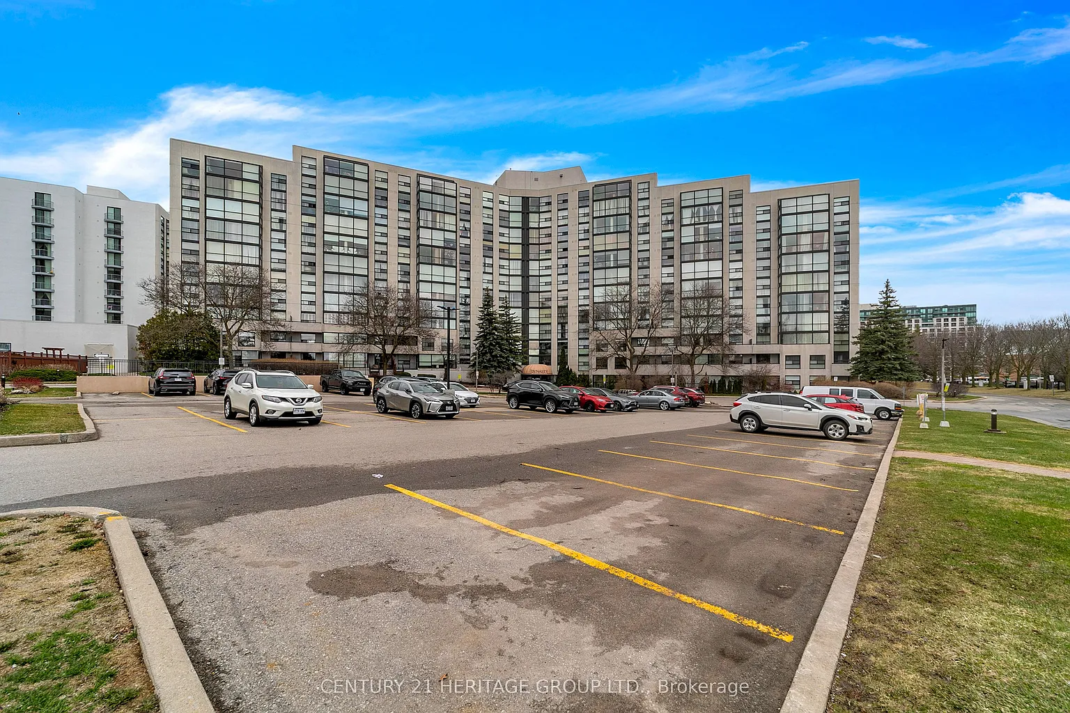 30 Harding Blvd W #806 photo 1