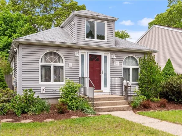 71 Lakeside Ave, Cranston, RI 02910
