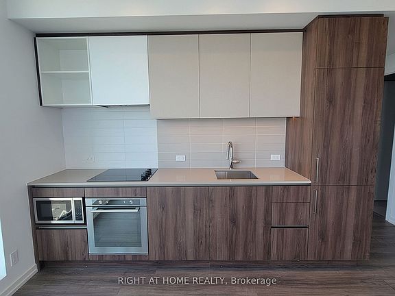5th image of 7890 Jane St #2809