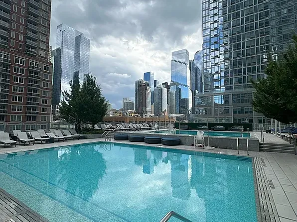 635 West 42nd Street image 12 of 16