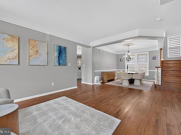 4th image of 43314 Fullerton St