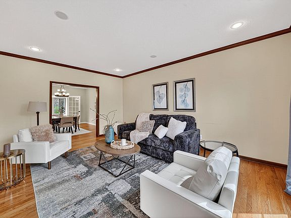 4th image of 1900 Emerald Forest Ln