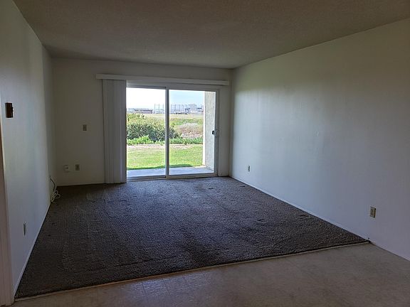 3rd image of 3658 Clairemont Dr Unit 1C