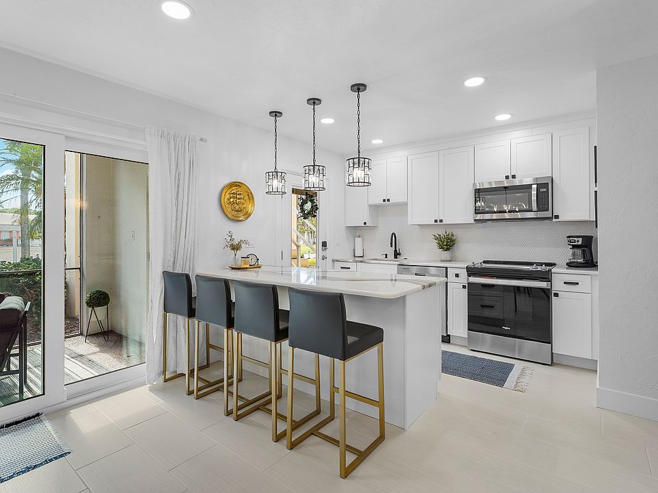 1st image of 137 Avenida Messina APT 2