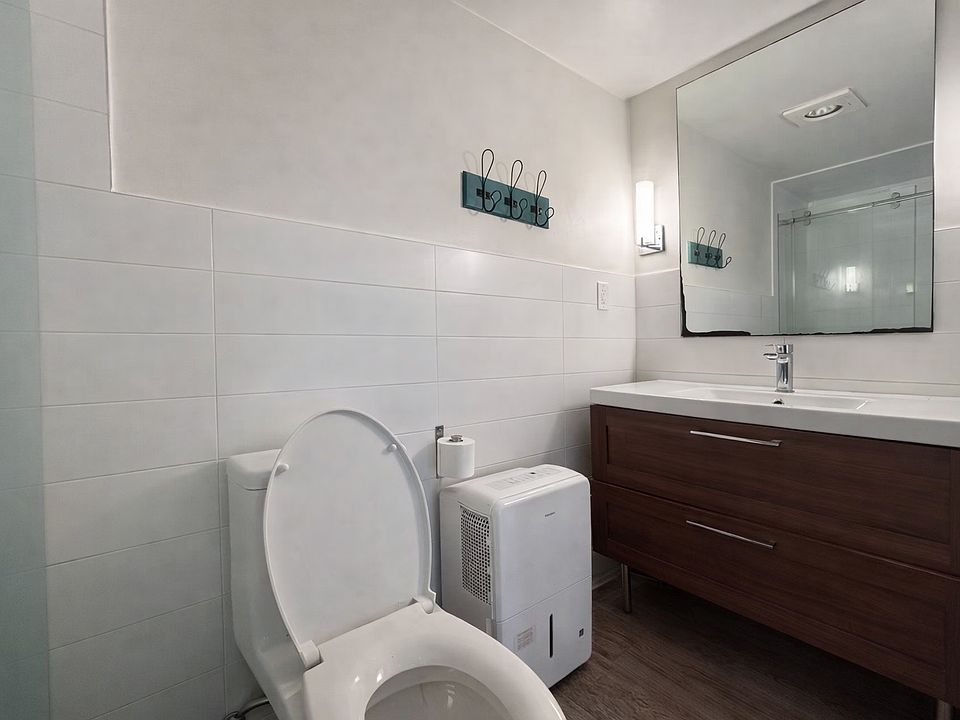 1st image of 975 Aubeneau Cres