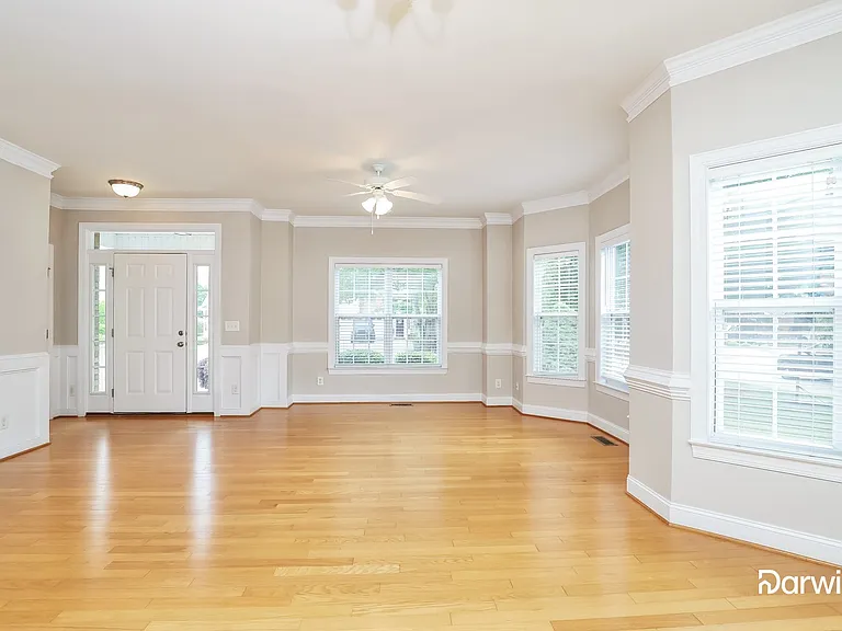 116 Eva Dr — Photo 7