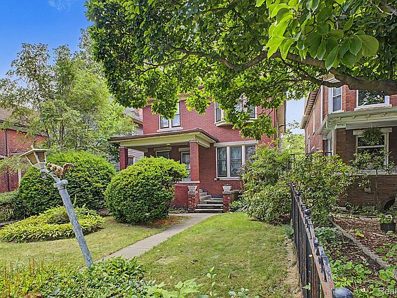 3rd image of 1481 Hubbard St