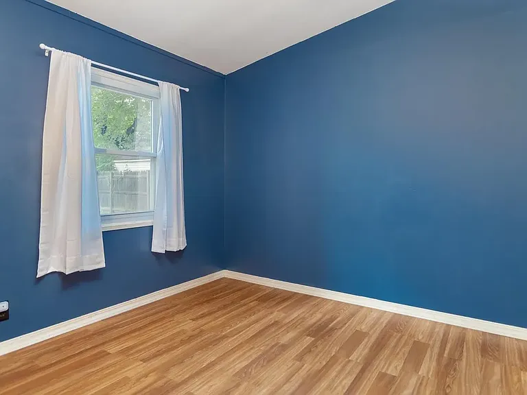 2516 Oxford St — Photo 12
