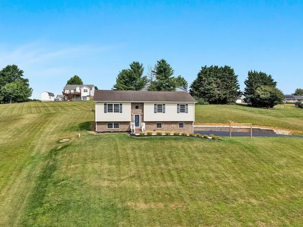 540 Harkrader St, Christiansburg, VA 24073