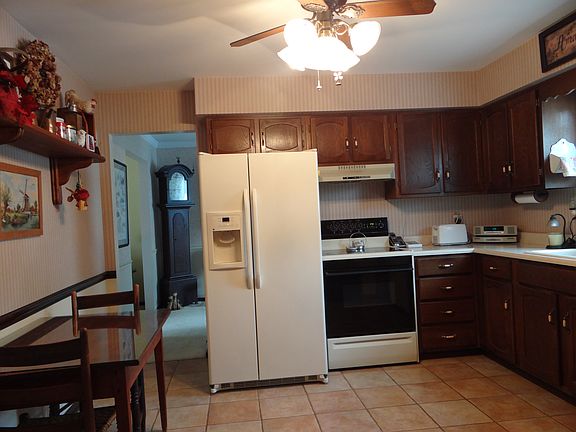 5th image of 455 W 5th St