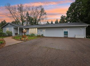 1985 Mabel Ct, Chaska, MN 55318