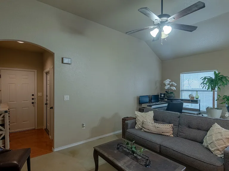 1091 Carolyn Cv — Photo 12