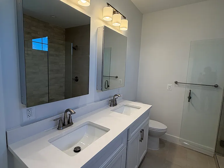 1001 Douglas St NE #A — Photo 4