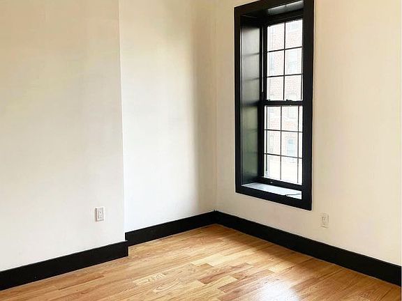 4th image of 1154 Gates Ave #3V