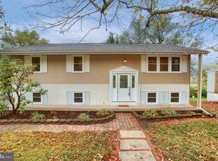 71 Parklea Dr, Hummelstown, PA 17036