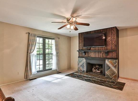 4th image of 19 Cedar Park Dr