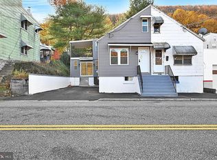 38 W Bacon St, Pottsville, PA 17901