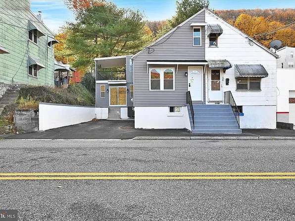 38 W Bacon St, Pottsville, PA 17901