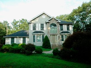 337 Snow Mass Rd, Henryville, PA 18332