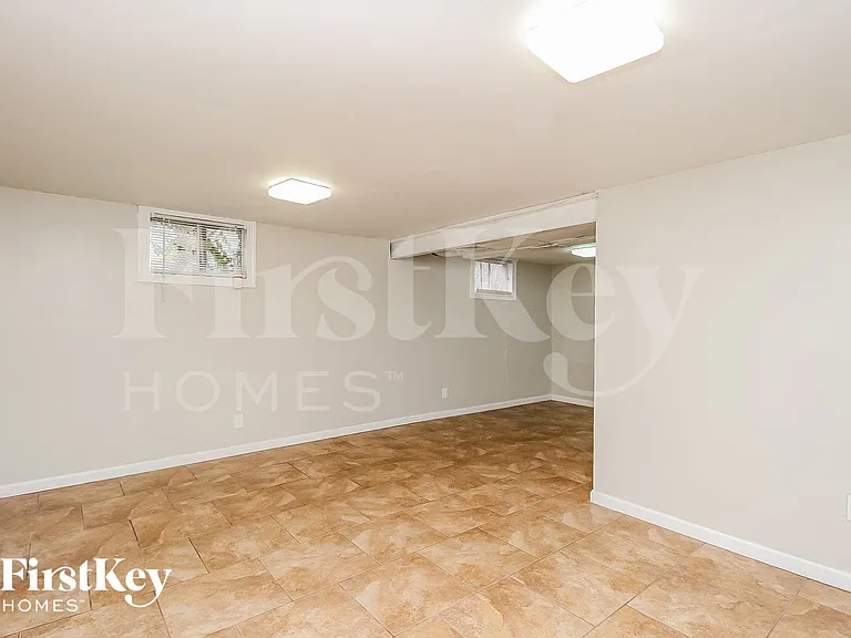 9214 Farley Ave — Photo 11