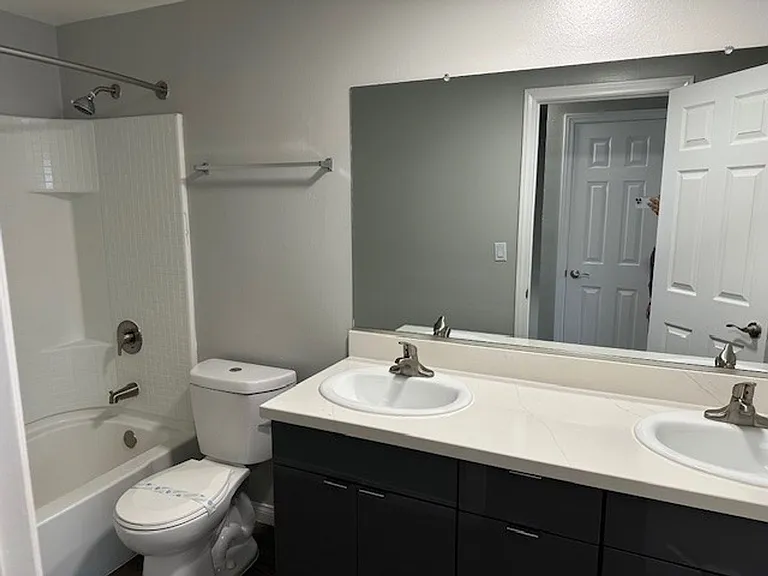 Villa Del Sol Apartments — Photo 207
