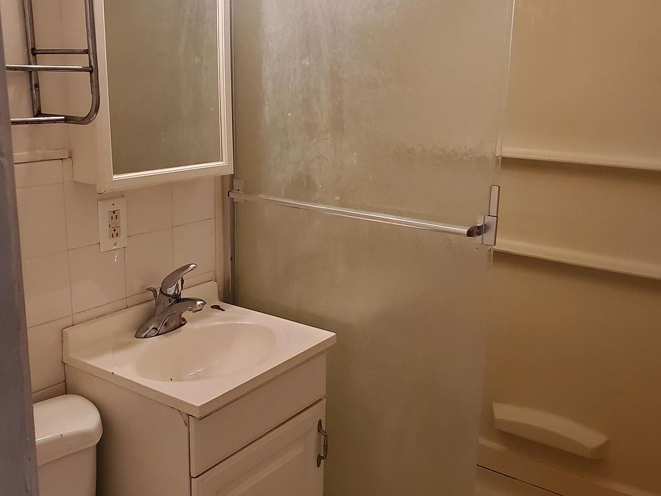 2nd image of 3475 Oliver Ave