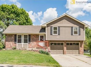 314 Lakeland Dr, Smithville, MO 64089