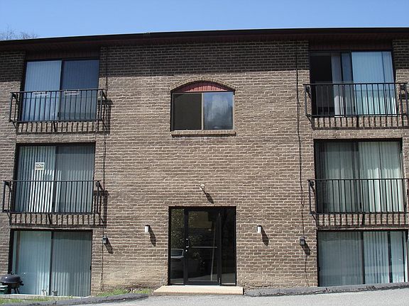 2nd image of 611 Brown Ave #104
