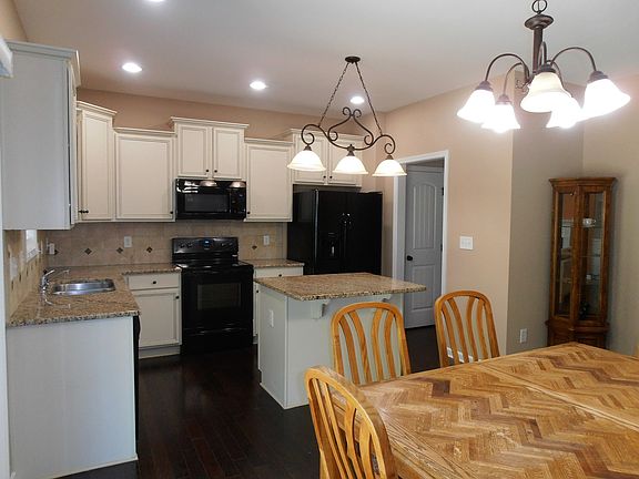 4th image of 537 McCarthy Dr