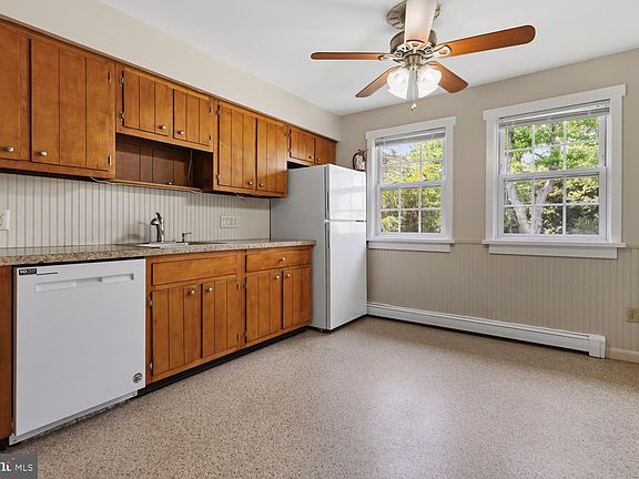 2nd image of 429 Edgemont Ave APT 3