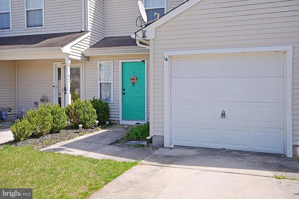 Building Photo - 16 Highmeadows Dr