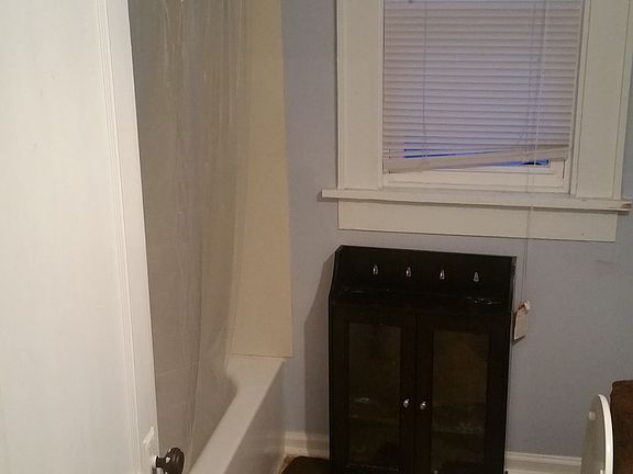 2nd image of 4921 Bellefontaine Ave