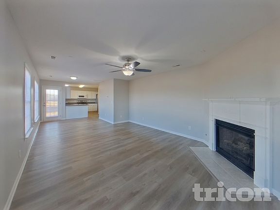 3rd image of 303 Collingwood Ln