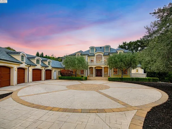 5360 Stonehurst Dr, Martinez, CA 94553