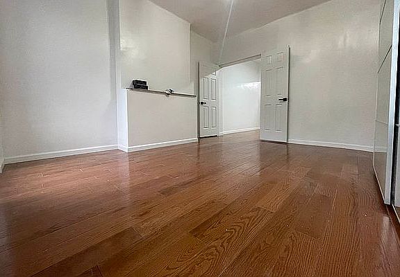 3rd image of 454 W 47th St APT 2E