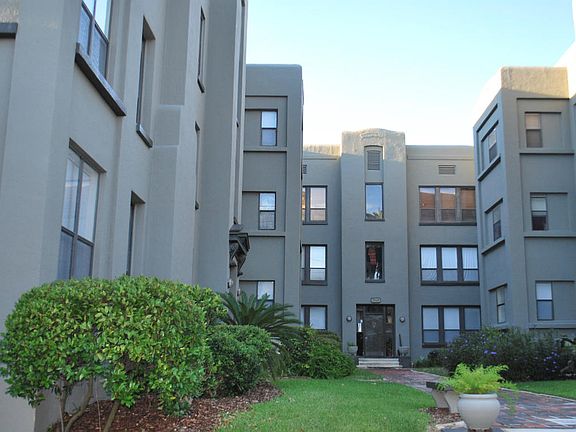 2nd image of 2545 Oak St #D-1