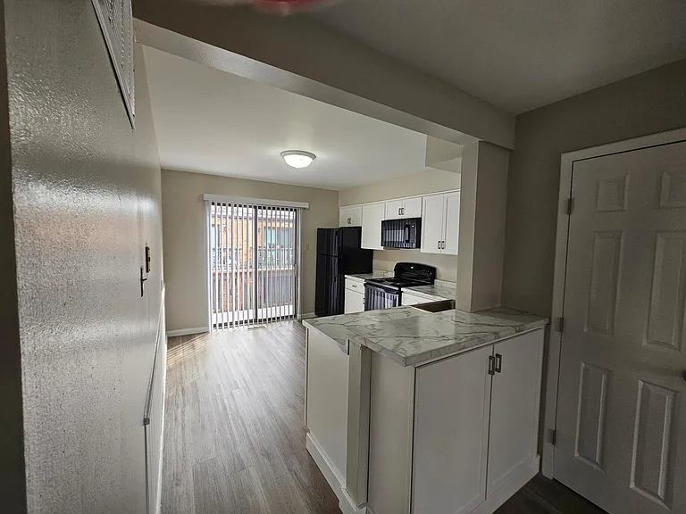 439 S Clay Ave #5 — Photo 2