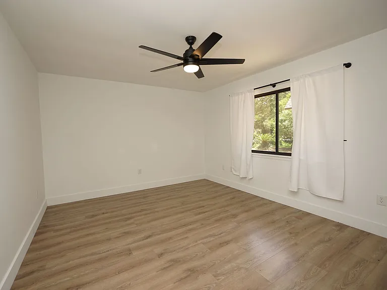 2419 Rocky Shores Dr — Photo 32