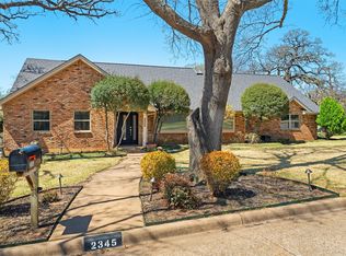 2345 Robinhood Dr, Grand Prairie, TX 75050